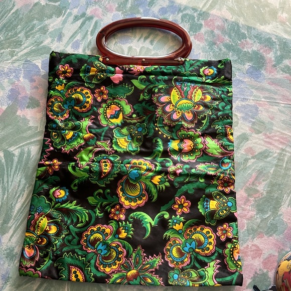 Lady’s Pride Tote Handbag Carryall with Oval Tortoise Handles - Picture 5 of 7